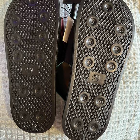 Men’s Disney The Nightmare Before Christmas Slides. Jack and Sally. - Picture 10 of 11